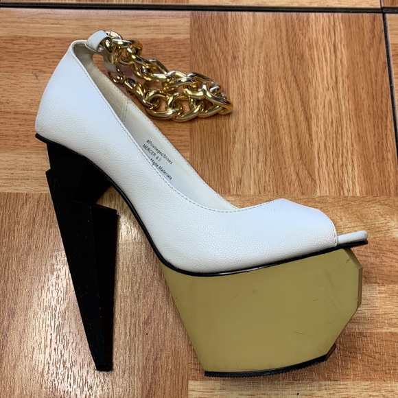Privileged Mercer Heels w/Gold Chain - GUC 6.5 White/Gold/yellow/black - Picture 4 of 10